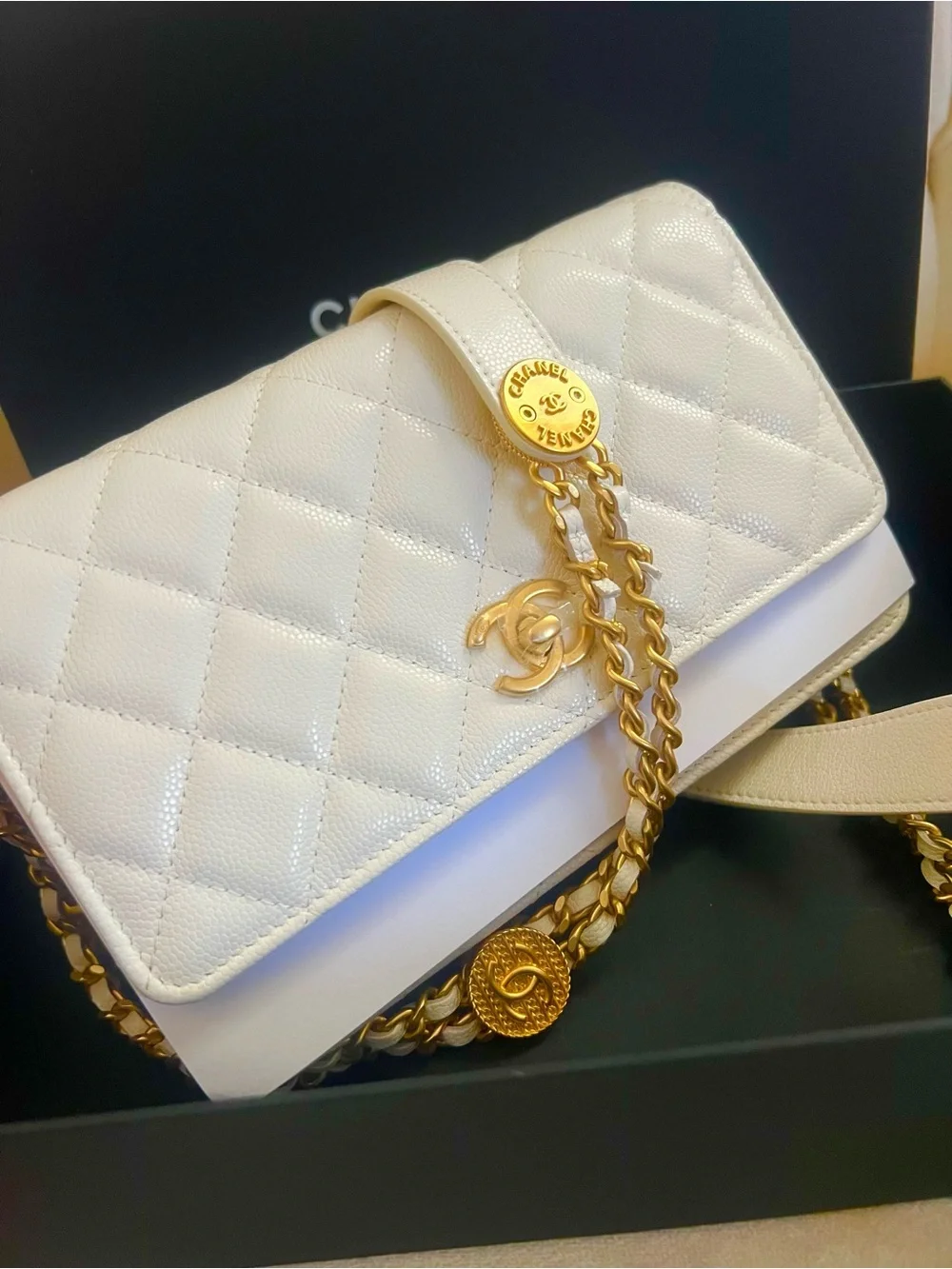 NEW🔥Chanel Caviar Twist Your Buttons WOC Crossbody white GHW